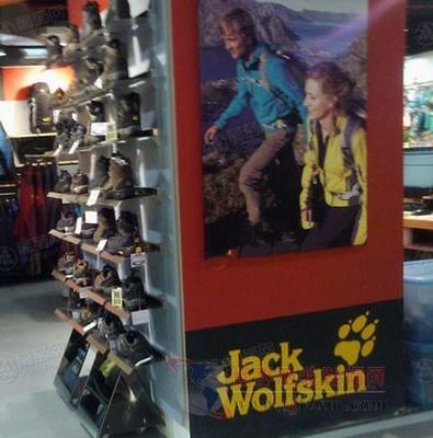 美國暴雪天氣沖擊服裝零售業，鞋帽銷售陷寒冬